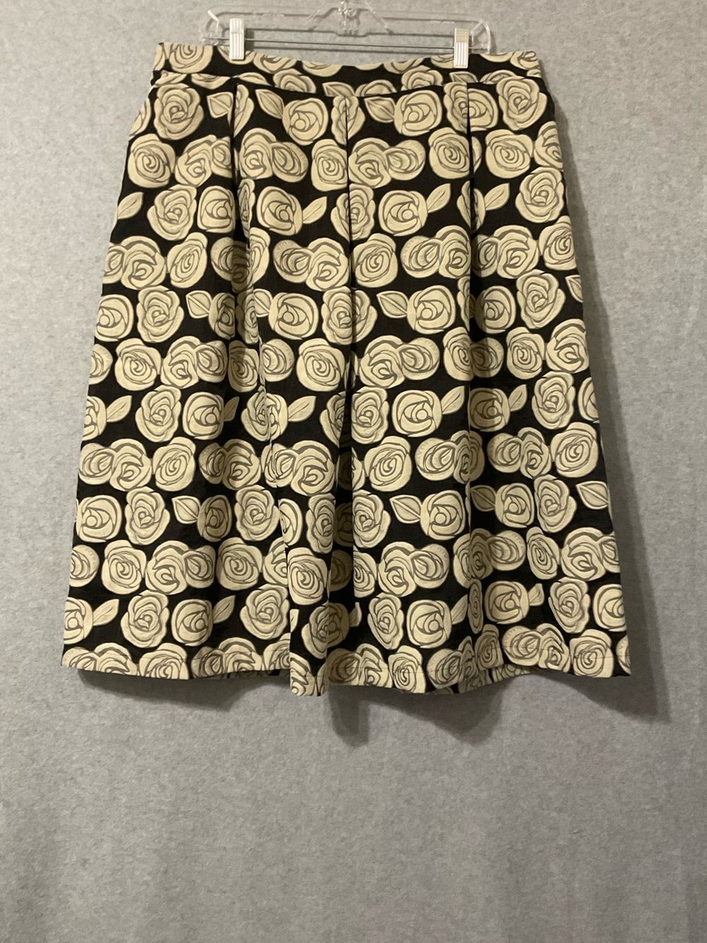 Who What Wear Black and Cream Rose-Print A-Line Skirt